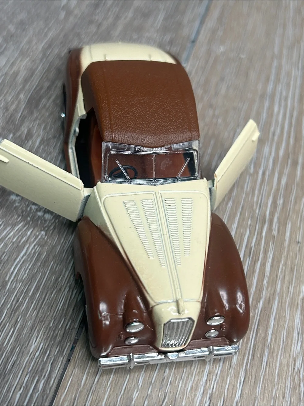 Vintage Classic Diecast Car Two-Tone Cream Brown No. 8803